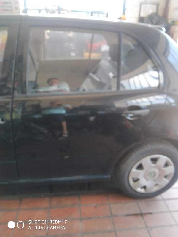 škoda fabia zadnja leva Vrata 6Y6833055